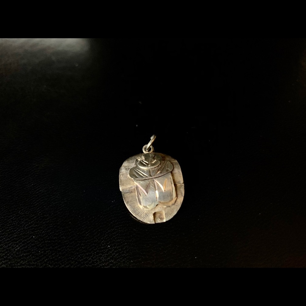 Elegant Silver Pendant Necklace